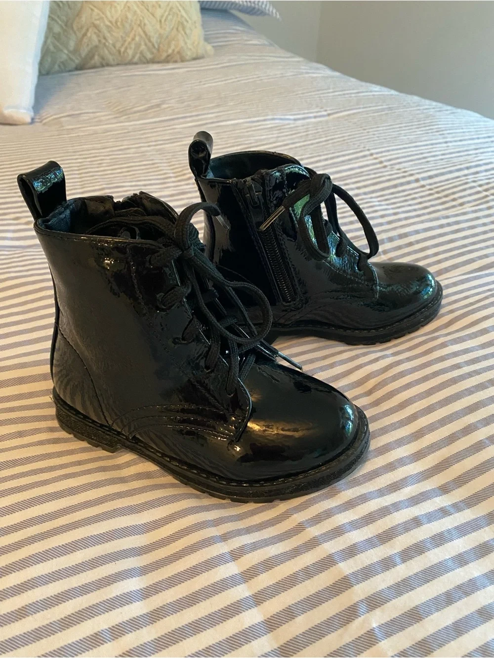 NWOT Little Girls MIA Black Patent Lace-Up Boots 7